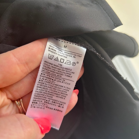 Banana Republic Black Sleeveless Blouse Sz M Silky Collared Workwear - Picture 5 of 5